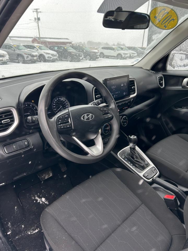 2022 Hyundai Venue Essential - Photo #7