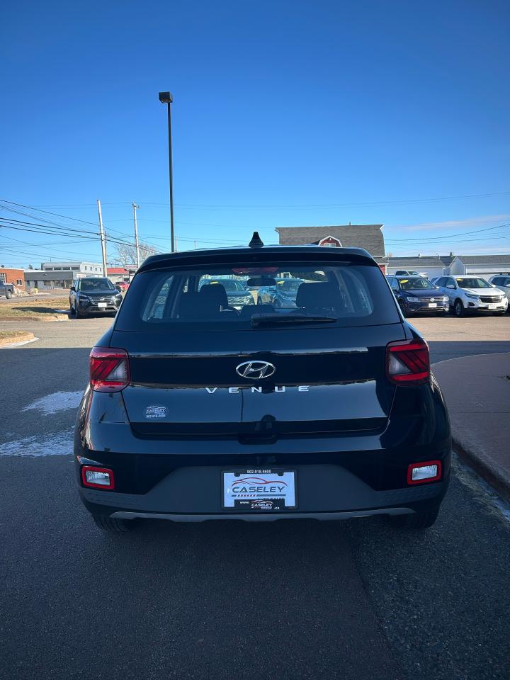 2022 Hyundai Venue Essential Photo