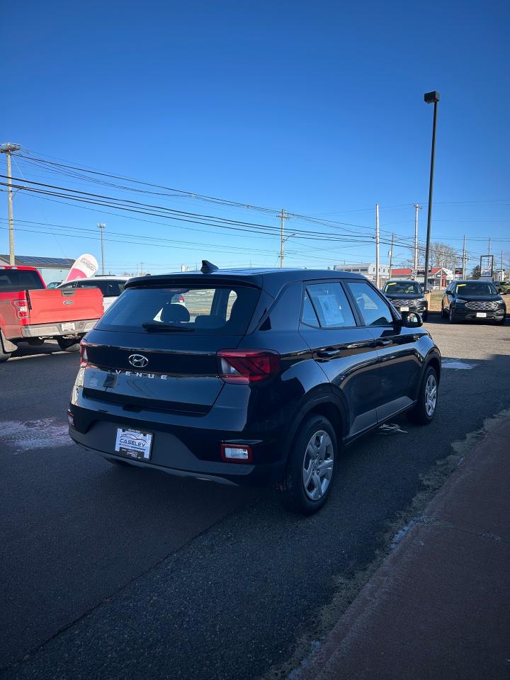 2022 Hyundai Venue Essential Photo