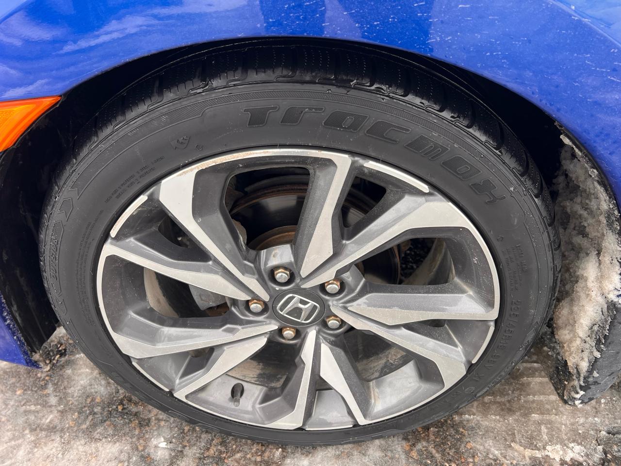 2019 Honda Civic Touring Photo