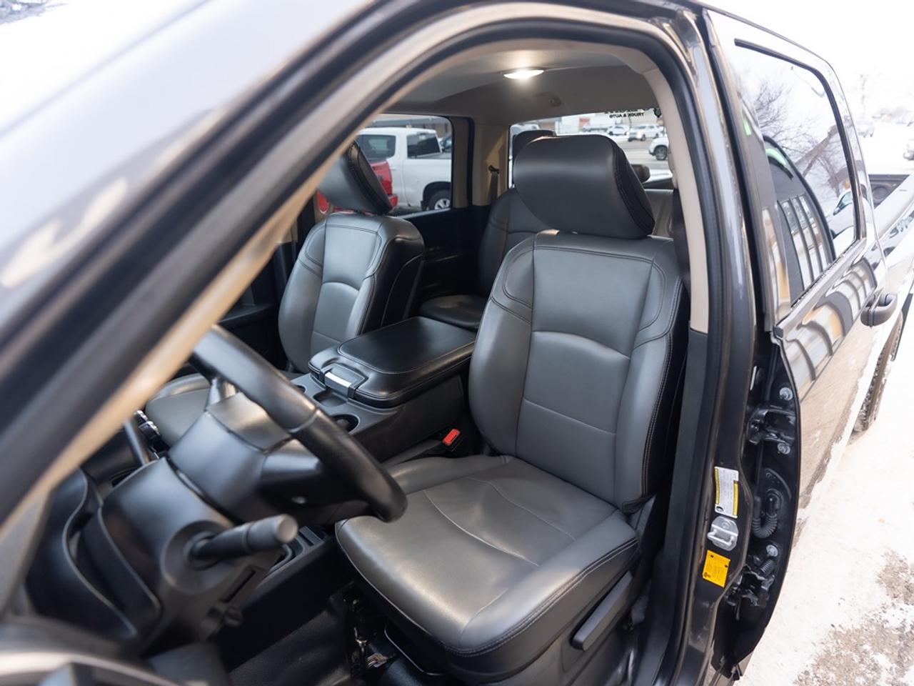 2020 RAM 3500 Tradesman 4x4 Crew Cab 8' Box Photo17