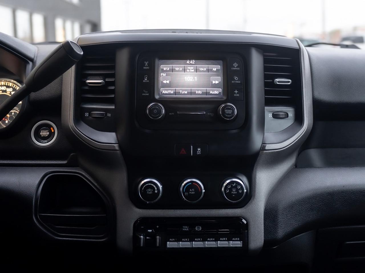 2020 RAM 3500 Tradesman 4x4 Crew Cab 8' Box Photo8