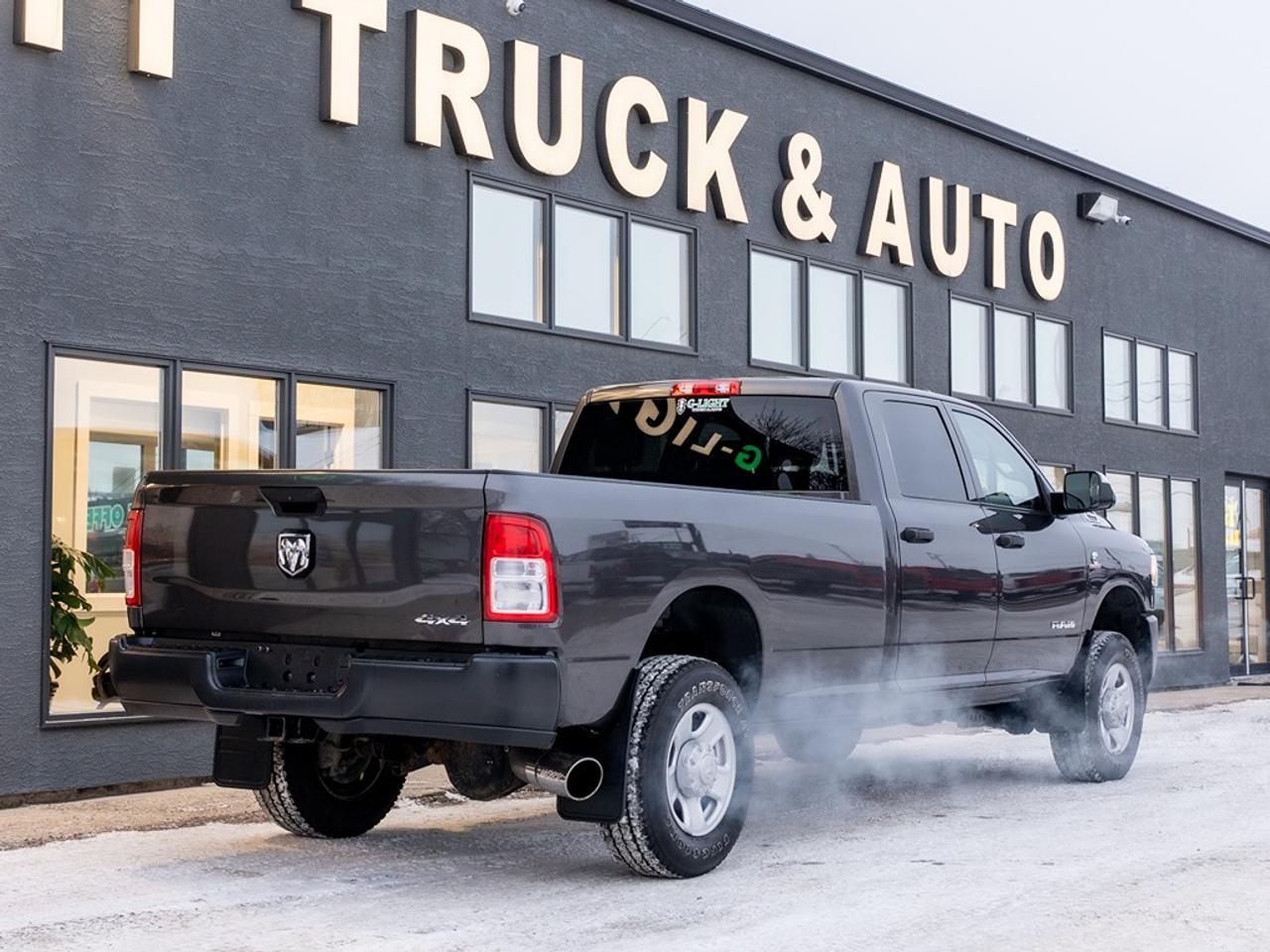2020 RAM 3500 Tradesman 4x4 Crew Cab 8' Box Photo5