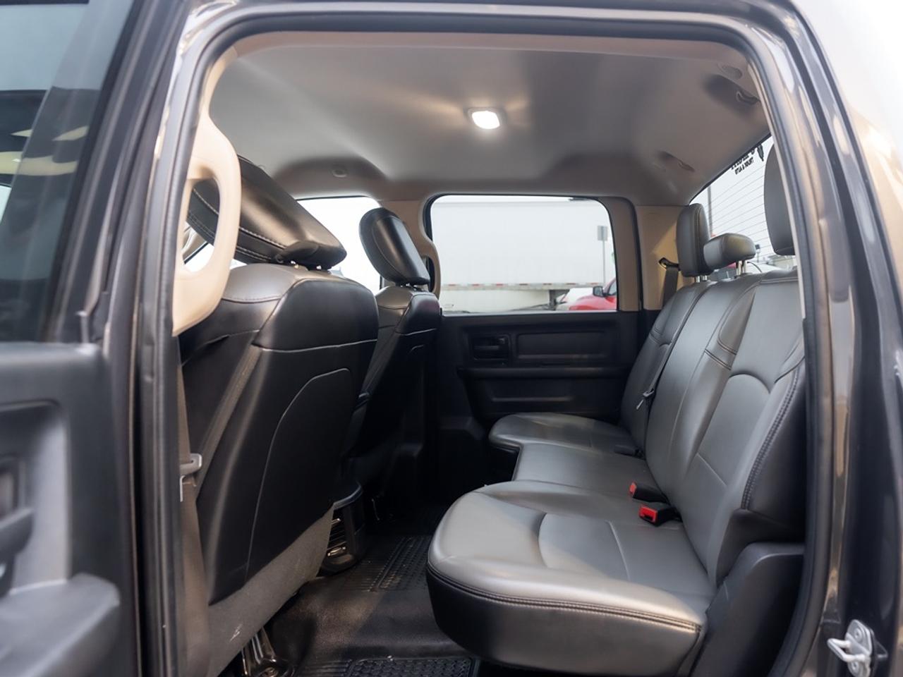 2020 RAM 3500 Tradesman 4x4 Crew Cab 8' Box Photo40