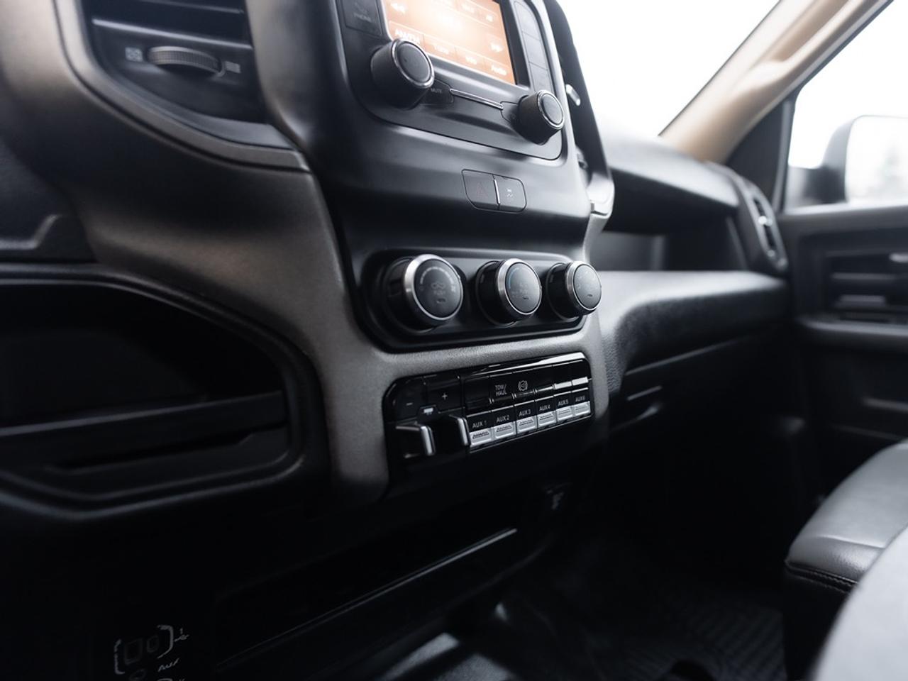 2020 RAM 3500 Tradesman 4x4 Crew Cab 8' Box Photo37