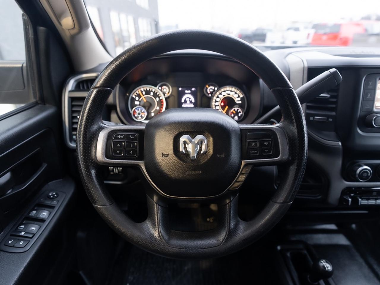 2020 RAM 3500 Tradesman 4x4 Crew Cab 8' Box Photo9