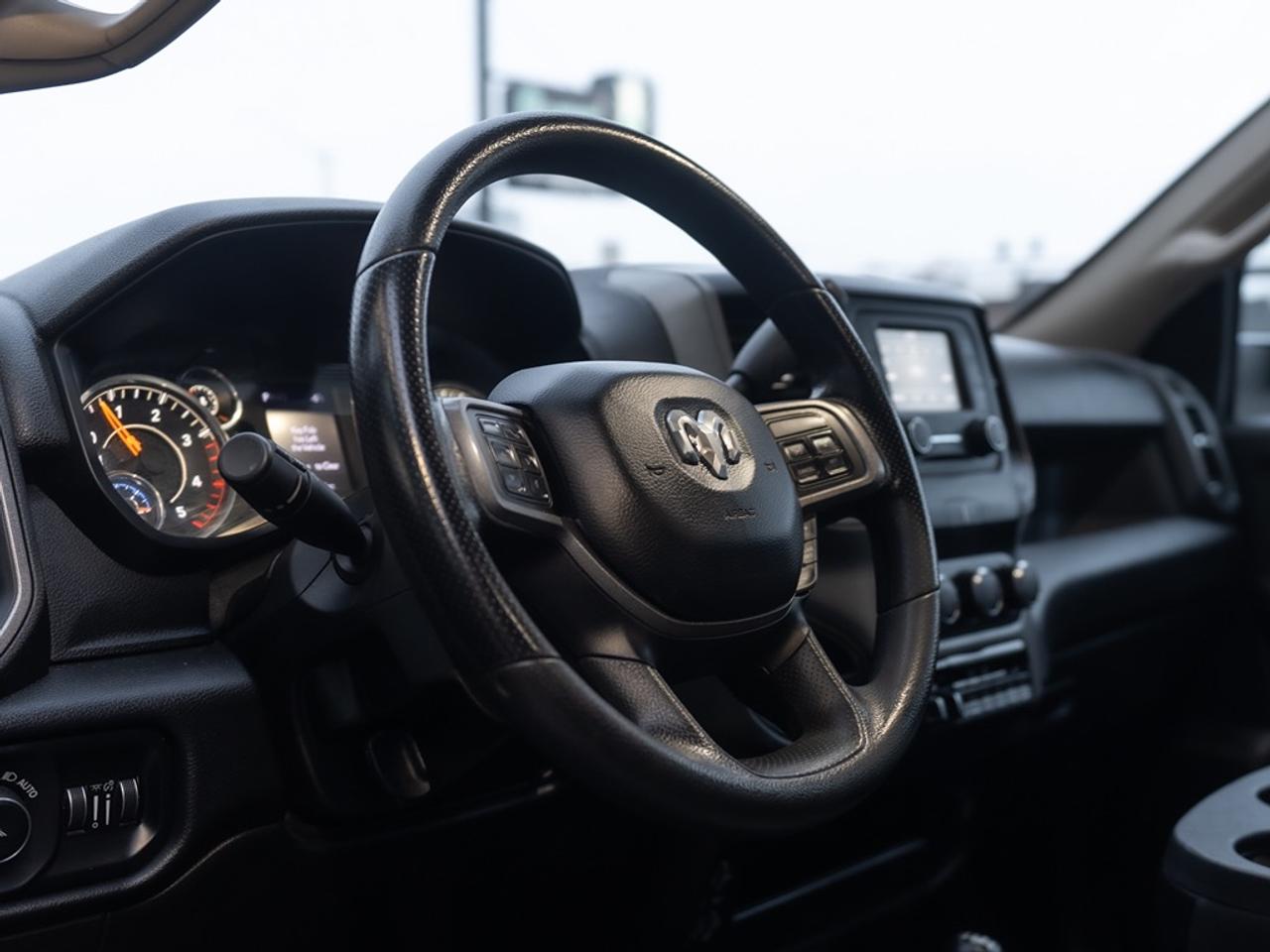 2020 RAM 3500 Tradesman 4x4 Crew Cab 8' Box Photo32