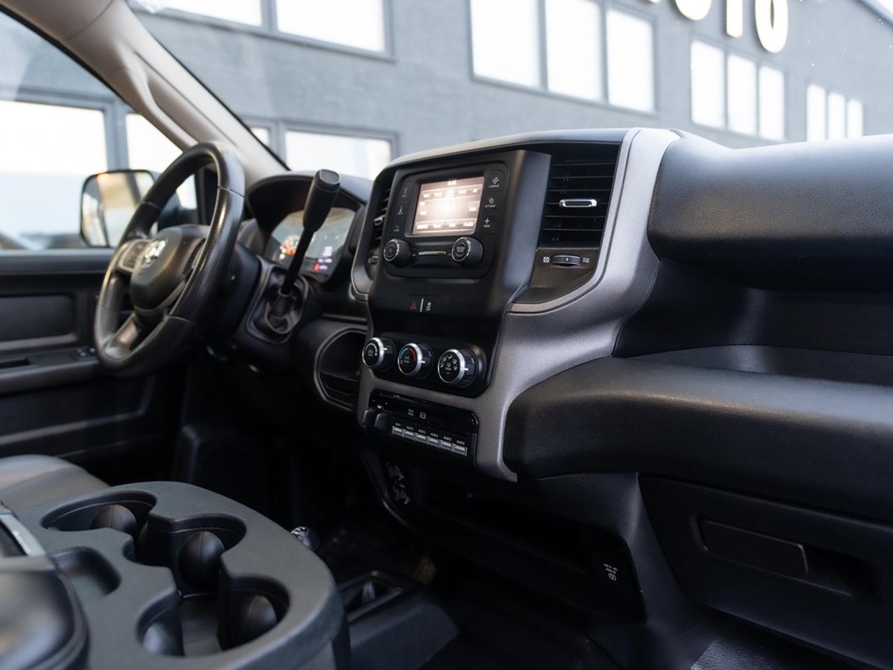 2020 RAM 3500 Tradesman 4x4 Crew Cab 8' Box Photo43