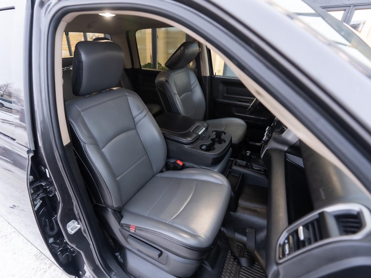 2020 RAM 3500 Tradesman 4x4 Crew Cab 8' Box Photo42