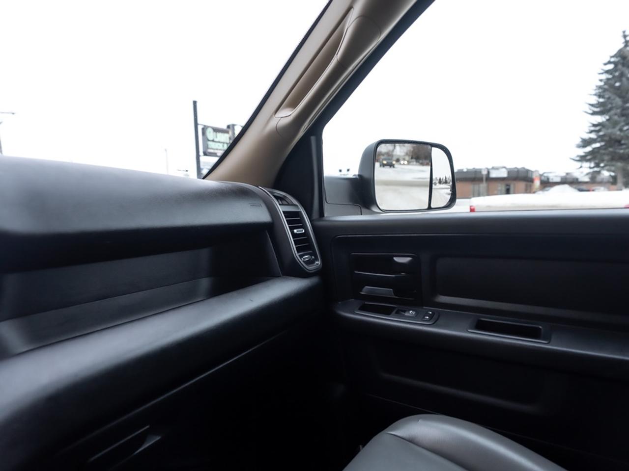 2020 RAM 3500 Tradesman 4x4 Crew Cab 8' Box Photo12