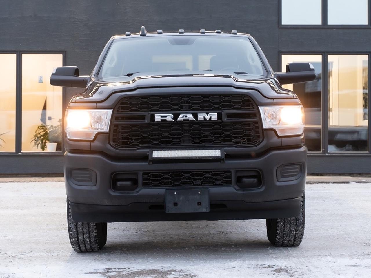 2020 RAM 3500 Tradesman 4x4 Crew Cab 8' Box Photo24