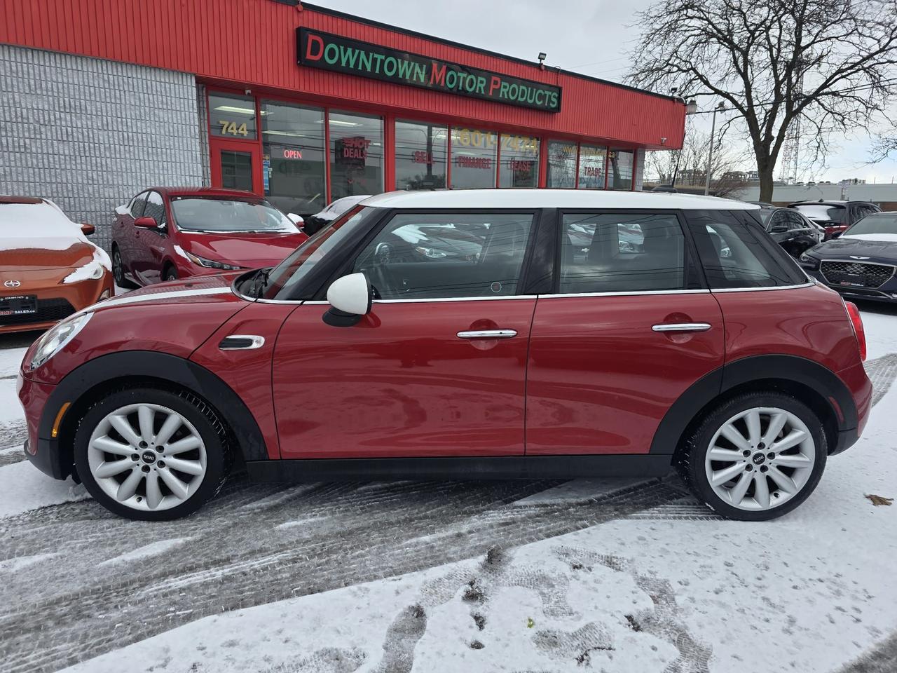2017 MINI Cooper 5 Door Photo2