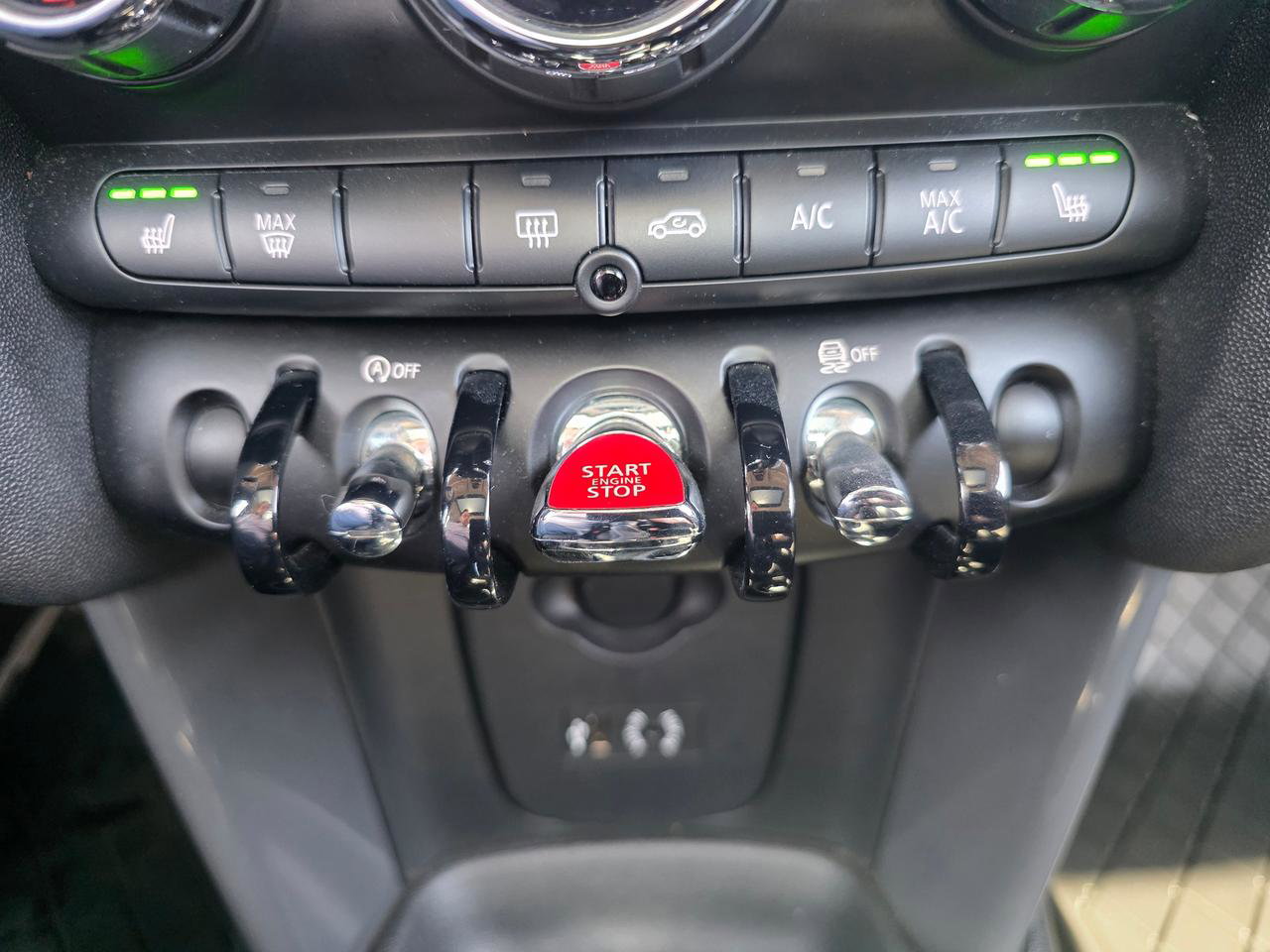 2017 MINI Cooper 5 Door Photo