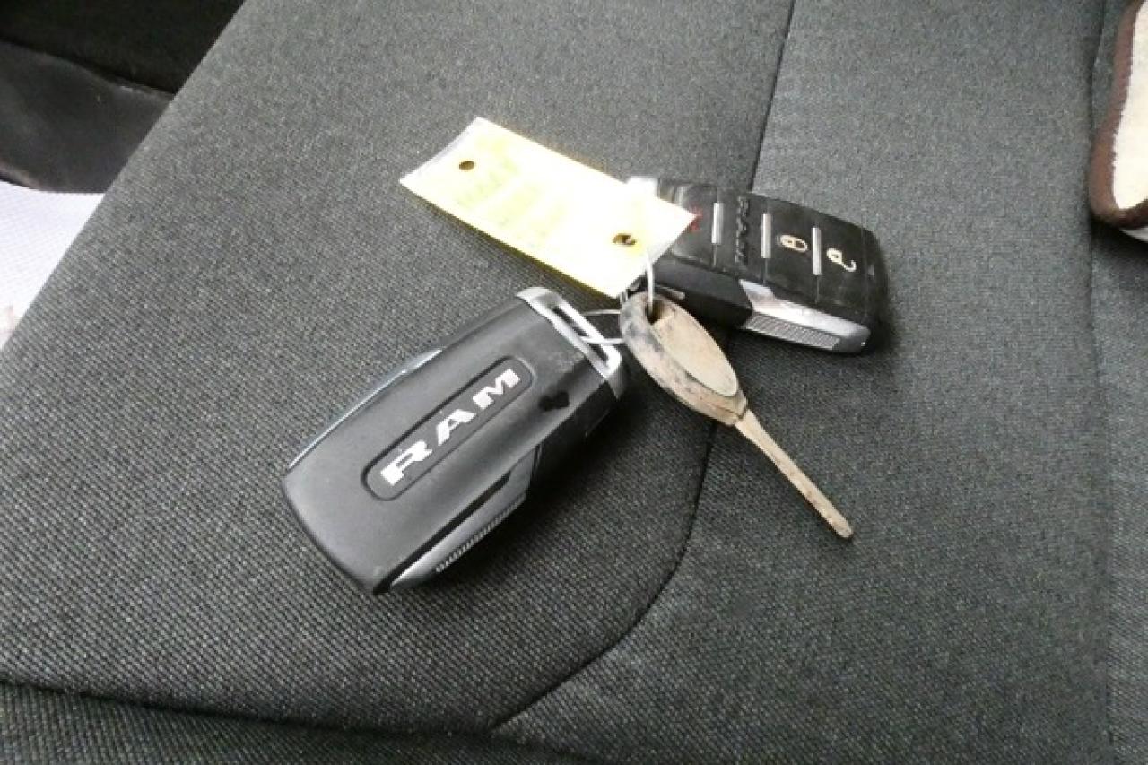 2023 Dodge Ram 1500 Warlock e-torqe4x4 Quad Cab 6'4" Box w/cloth seats - Photo #16