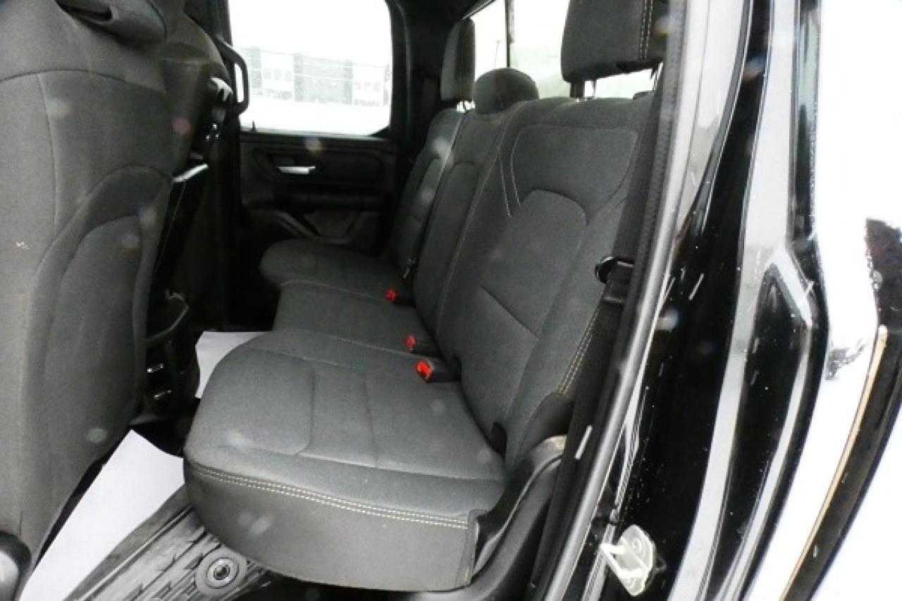 2023 Dodge Ram 1500 Warlock e-torqe4x4 Quad Cab 6'4" Box w/cloth seats - Photo #9