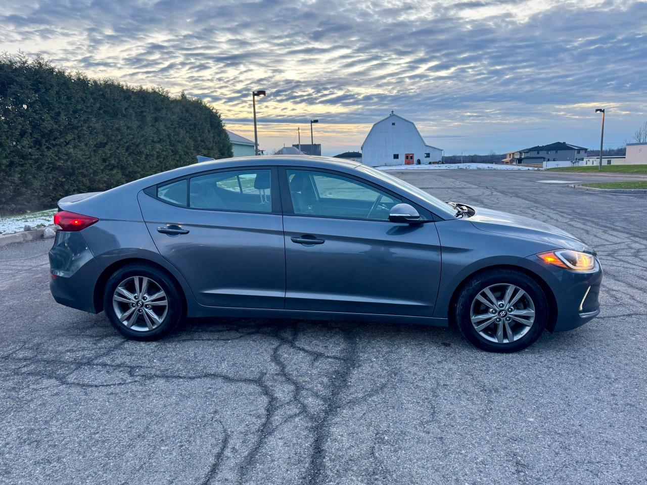2017 Hyundai Elantra GL Photo2
