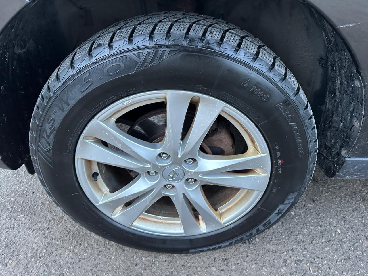 2011 Hyundai Santa Fe GL SPORT - Photo #10