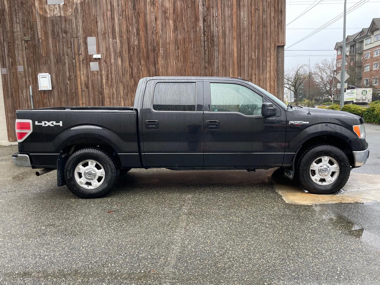 2012 Ford F-150 XLT FINANCING AVAILABLE Photo4