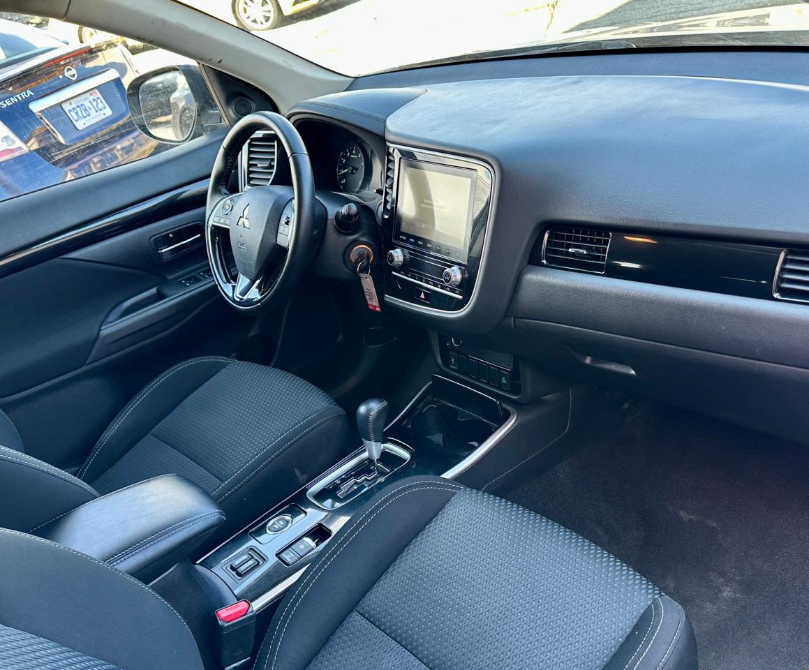 2020 Mitsubishi Outlander ES | CLEAN CARFAX | HEATED SEATS | BACK UP CAM | Photo