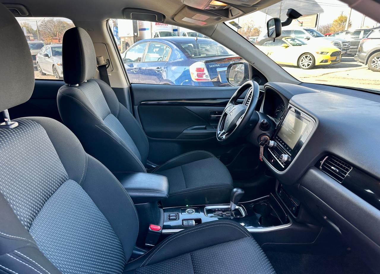 2020 Mitsubishi Outlander ES | CLEAN CARFAX | HEATED SEATS | BACK UP CAM | Photo