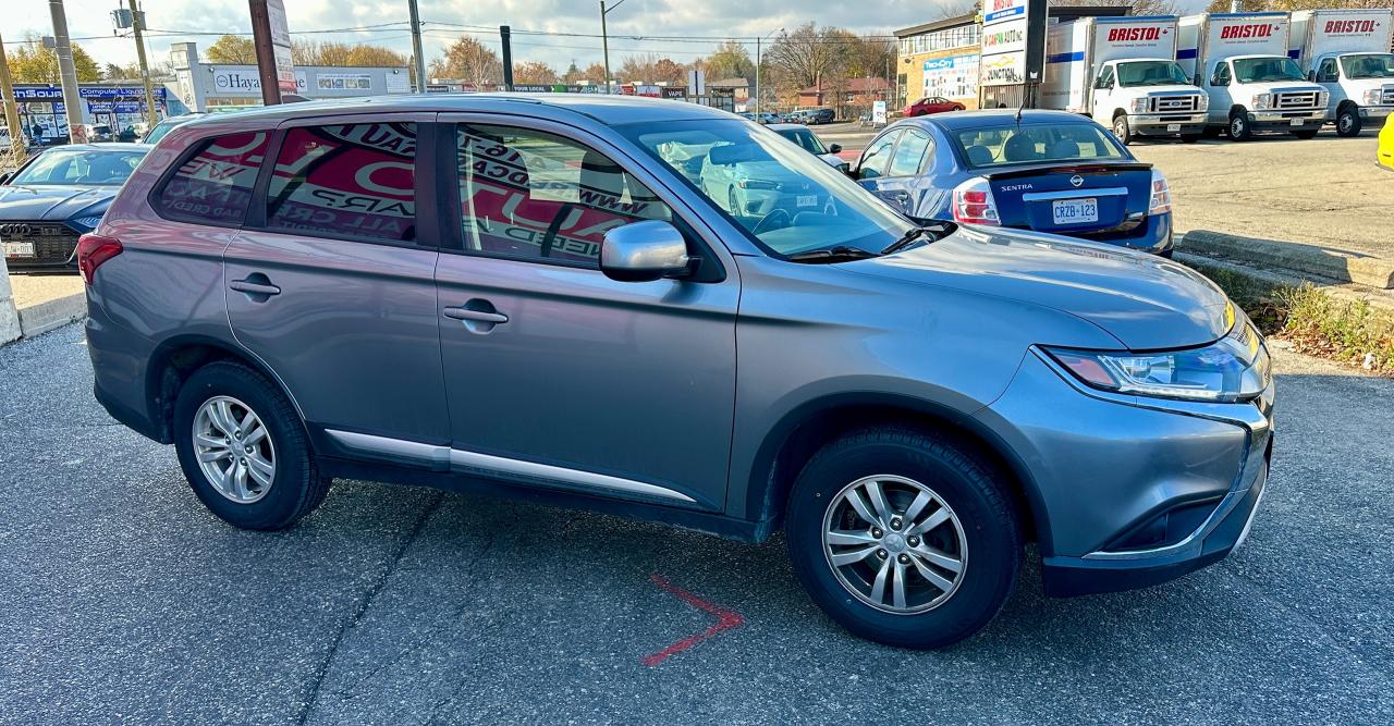 2020 Mitsubishi Outlander ES | CLEAN CARFAX | HEATED SEATS | BACK UP CAM | Photo3