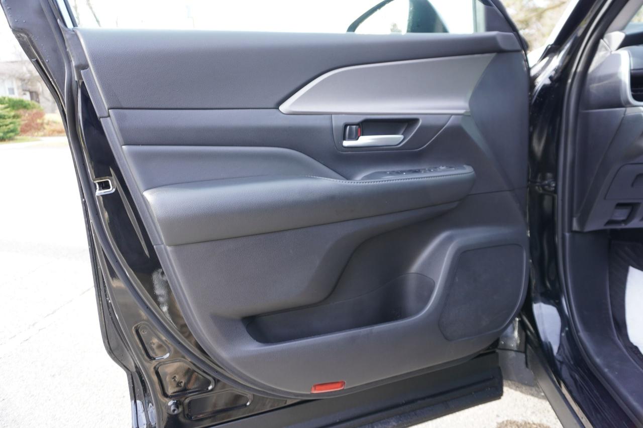 2024 Toyota Grand Highlander 1 OWNER / XLE HYBRID/ NO ACCIDENTS / 8 PASS/ LOCAL - Photo #9
