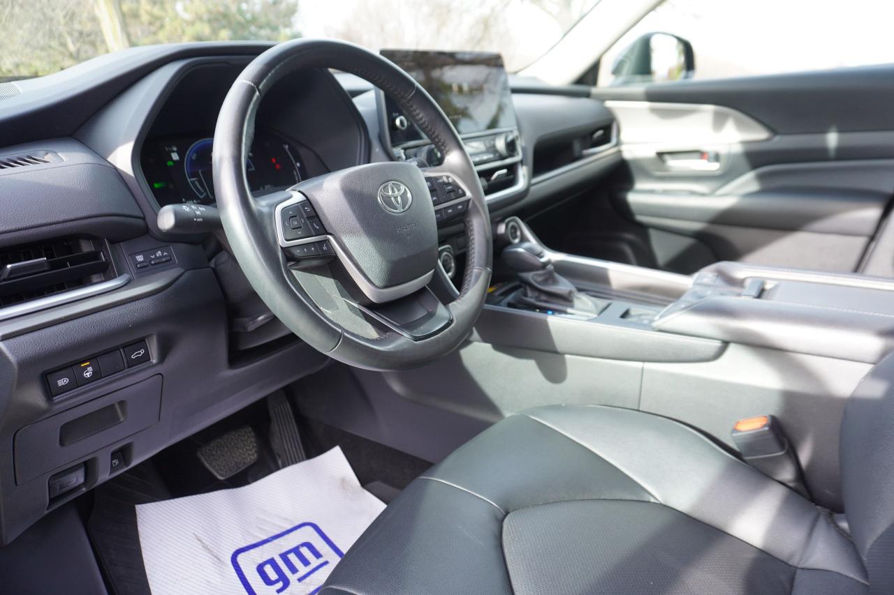 2024 Toyota Grand Highlander 1 OWNER / XLE HYBRID/ NO ACCIDENTS / 8 PASS/ LOCAL - Photo #10