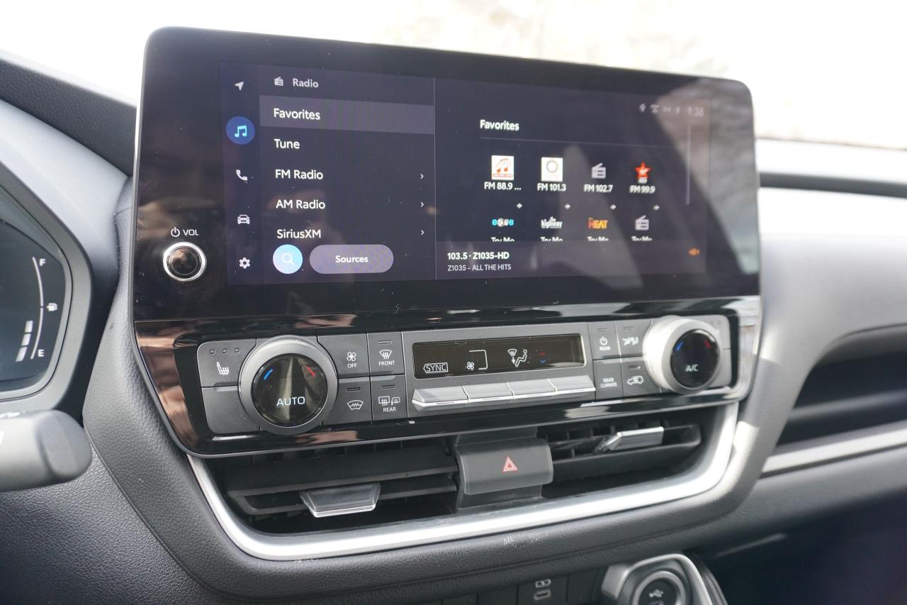 2024 Toyota Grand Highlander 1 OWNER / XLE HYBRID/ NO ACCIDENTS / 8 PASS/ LOCAL - Photo #15