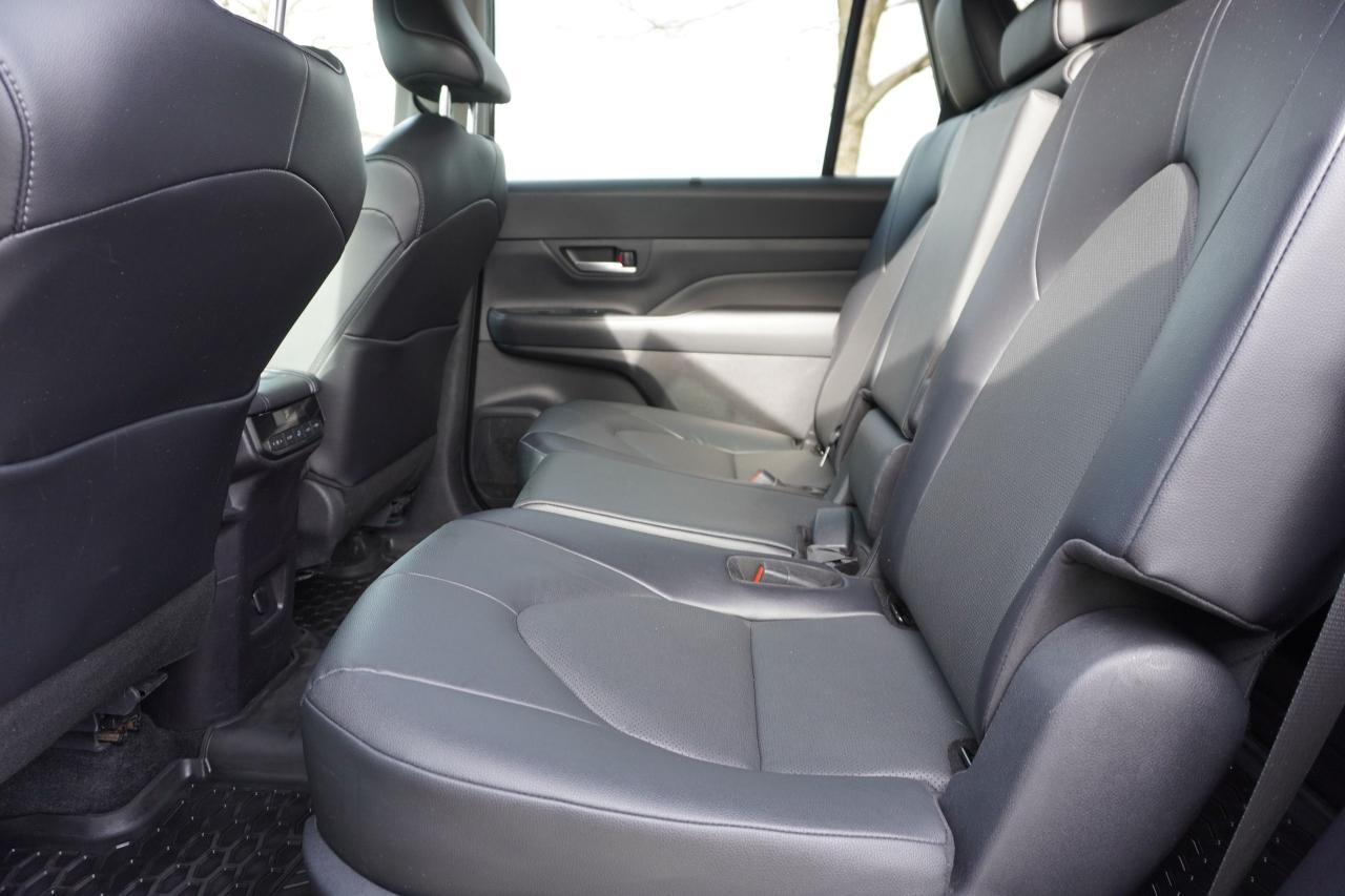 2024 Toyota Grand Highlander 1 OWNER / XLE HYBRID/ NO ACCIDENTS / 8 PASS/ LOCAL - Photo #17