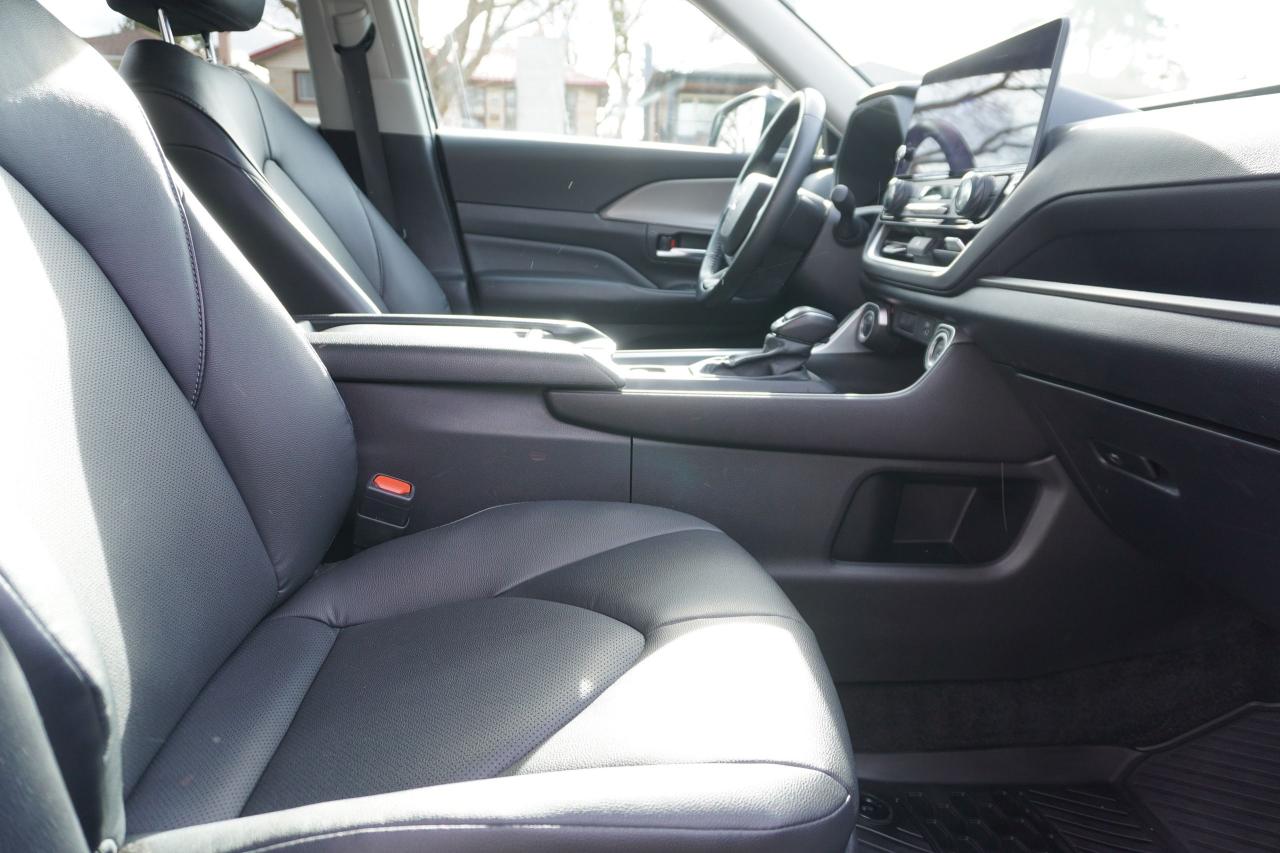 2024 Toyota Grand Highlander 1 OWNER / XLE HYBRID/ NO ACCIDENTS / 8 PASS/ LOCAL - Photo #24