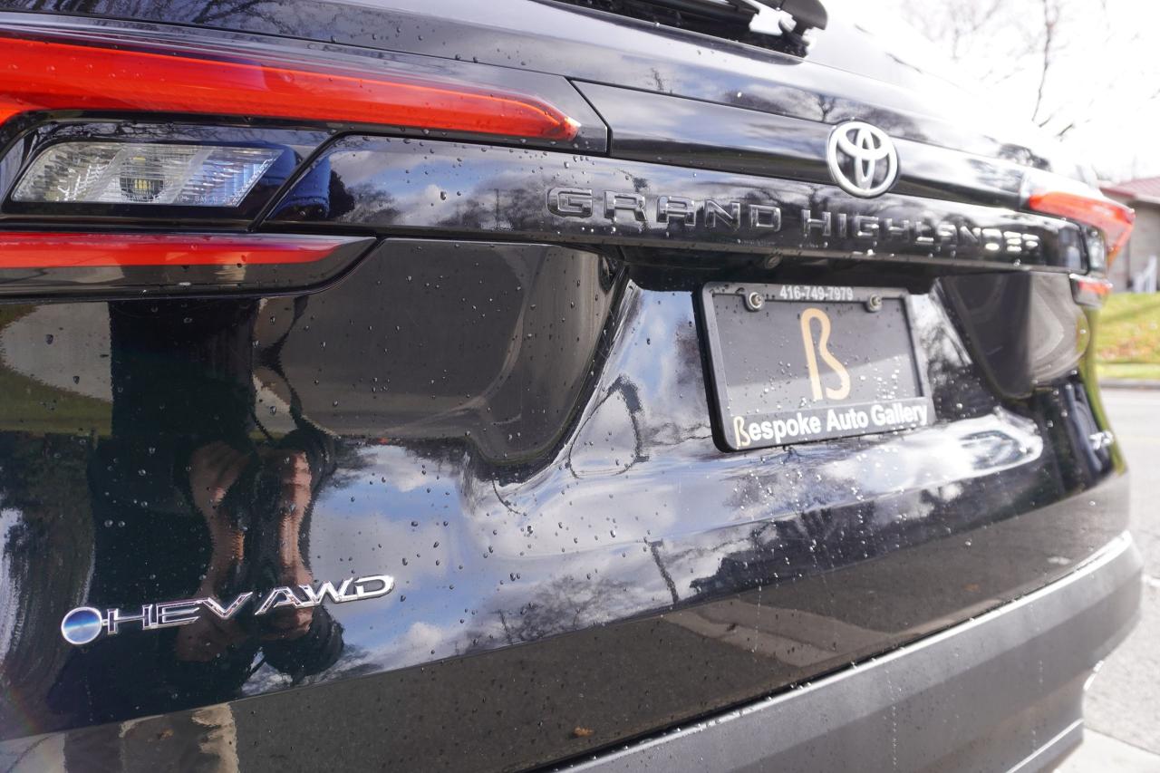 2024 Toyota Grand Highlander 1 OWNER / XLE HYBRID/ NO ACCIDENTS / 8 PASS/ LOCAL - Photo #25