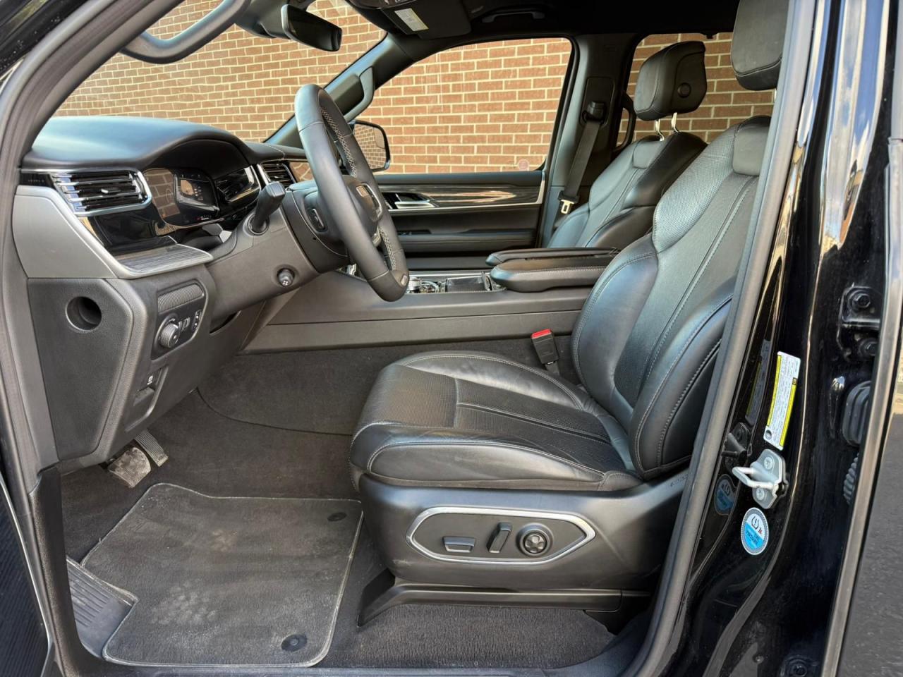 2022 Jeep Wagoneer Series III Photo4