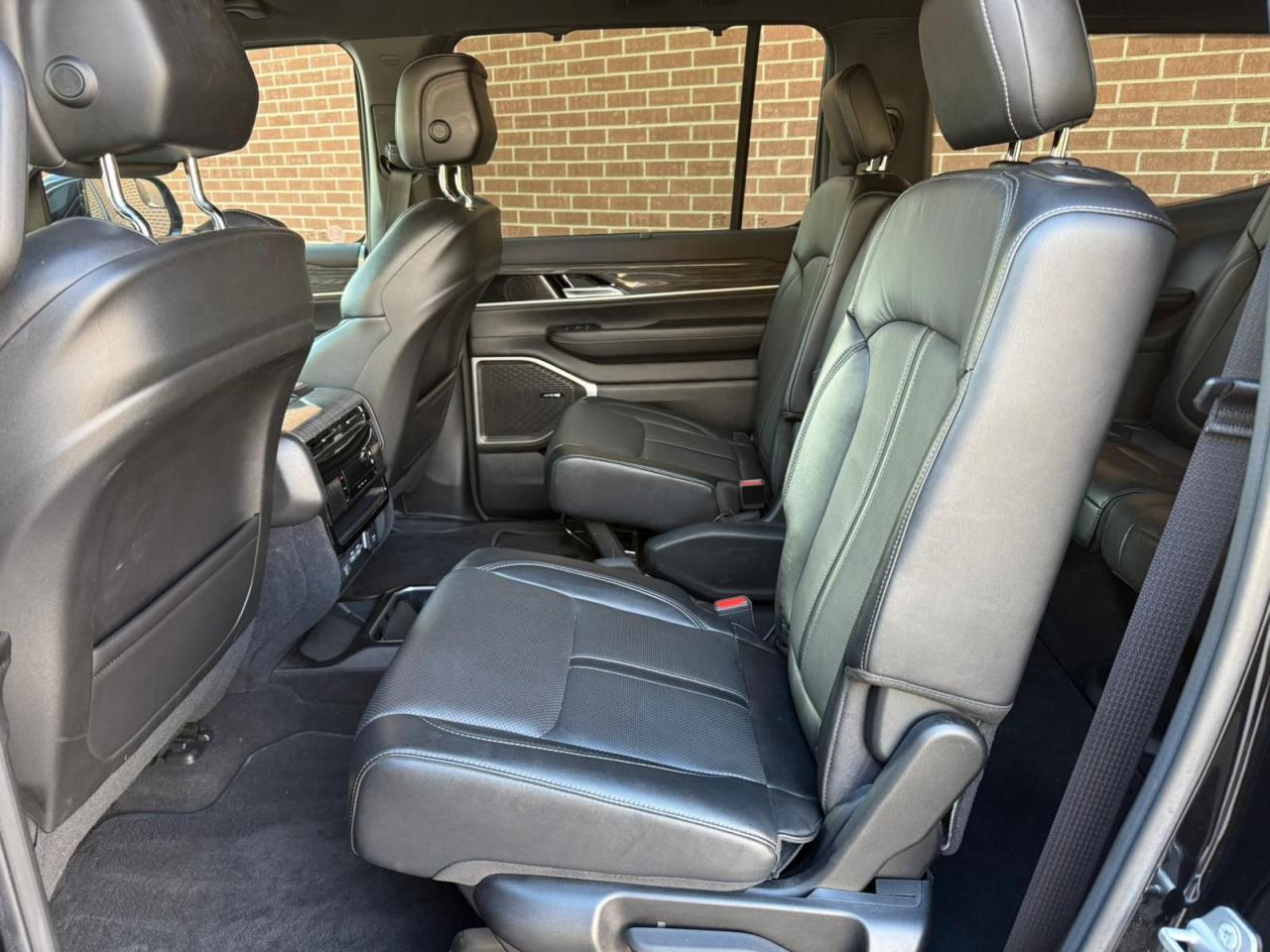 2022 Jeep Wagoneer Series III Photo