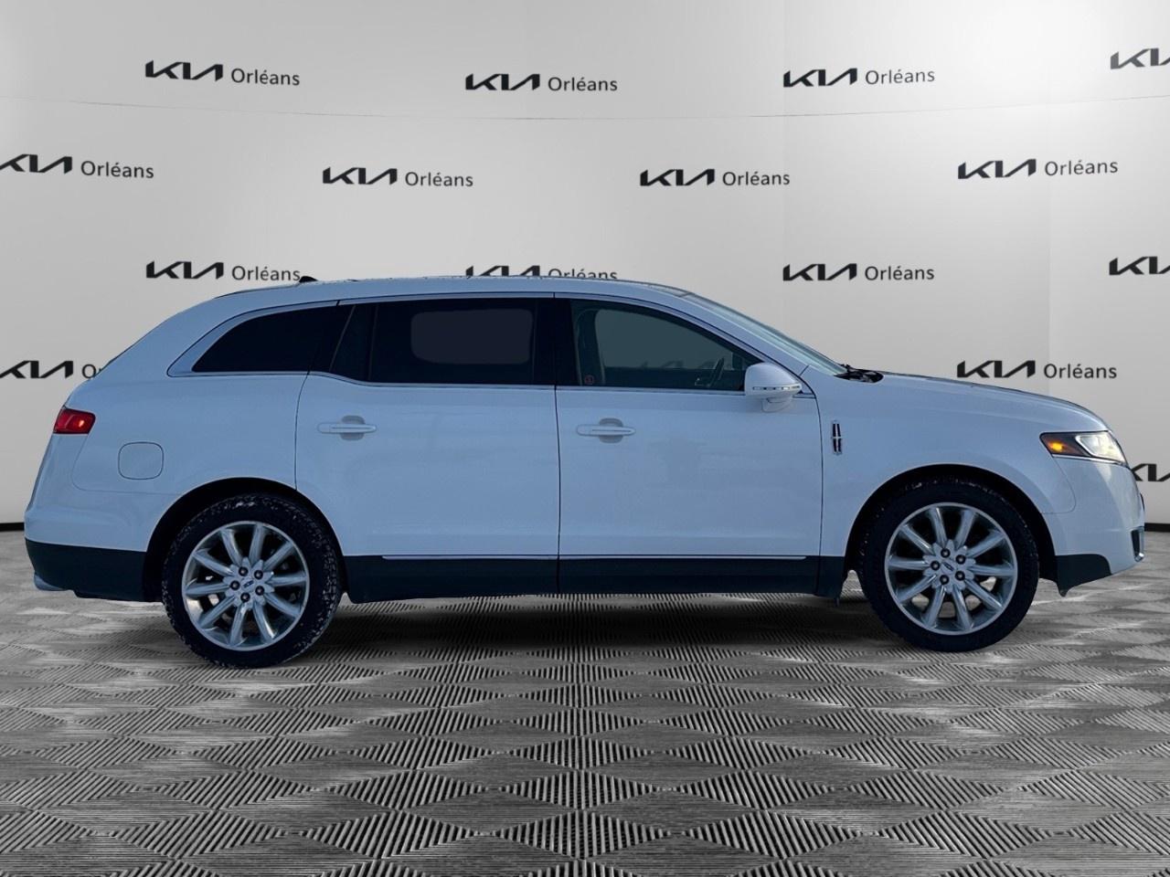 2010 Lincoln MKT 4dr Wgn 3.7L AWD Photo