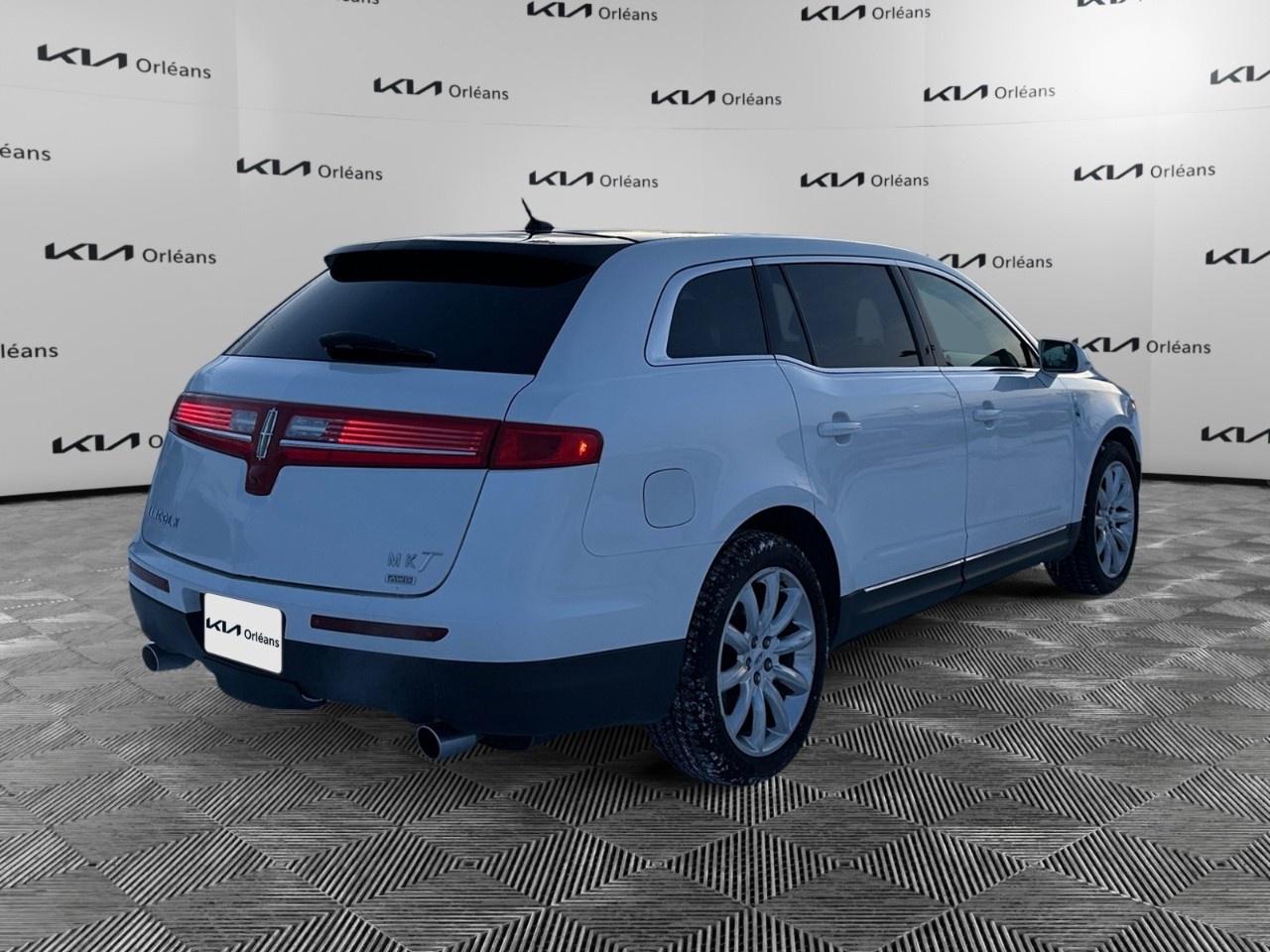 2010 Lincoln MKT 4dr Wgn 3.7L AWD Photo