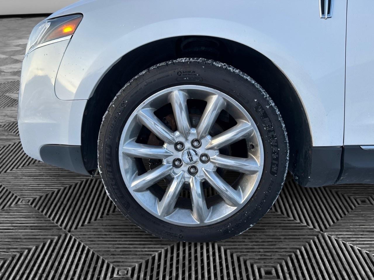 2010 Lincoln MKT 4dr Wgn 3.7L AWD Photo