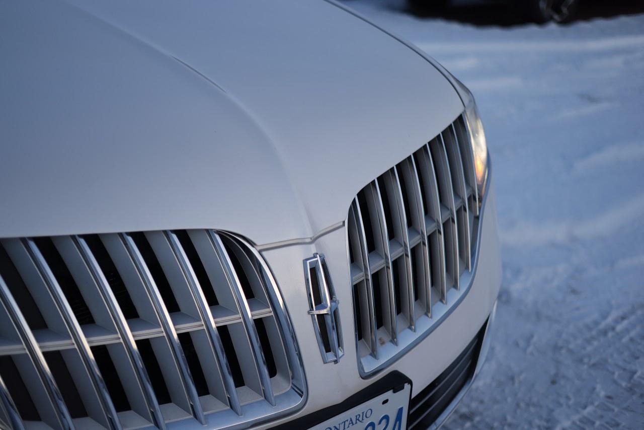 2010 Lincoln MKT 4dr Wgn 3.7L AWD Photo