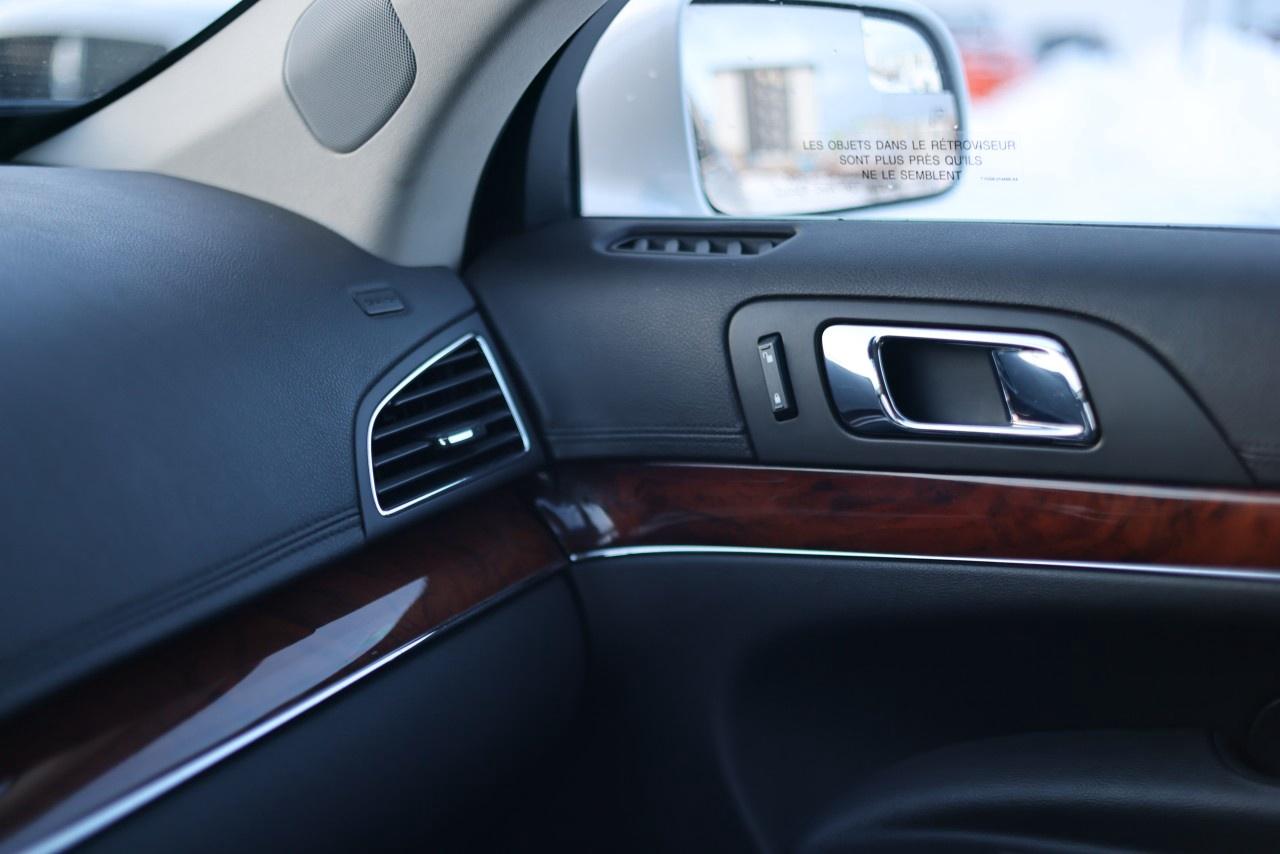 2010 Lincoln MKT 4dr Wgn 3.7L AWD Photo