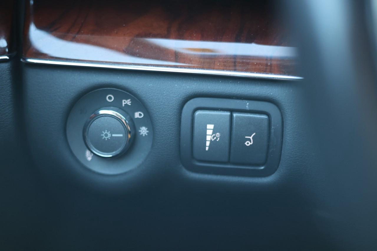 2010 Lincoln MKT 4dr Wgn 3.7L AWD Photo