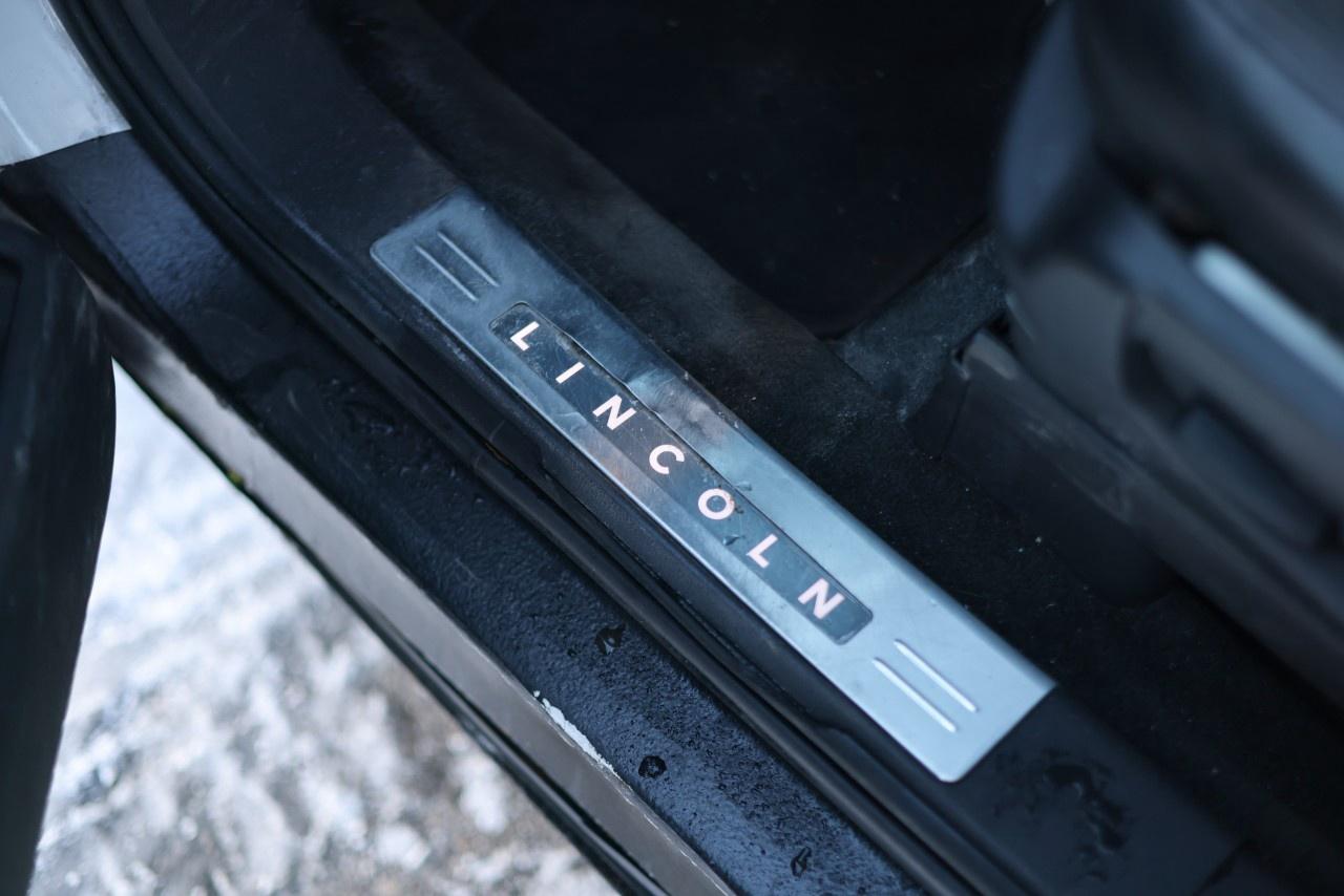 2010 Lincoln MKT 4dr Wgn 3.7L AWD Photo