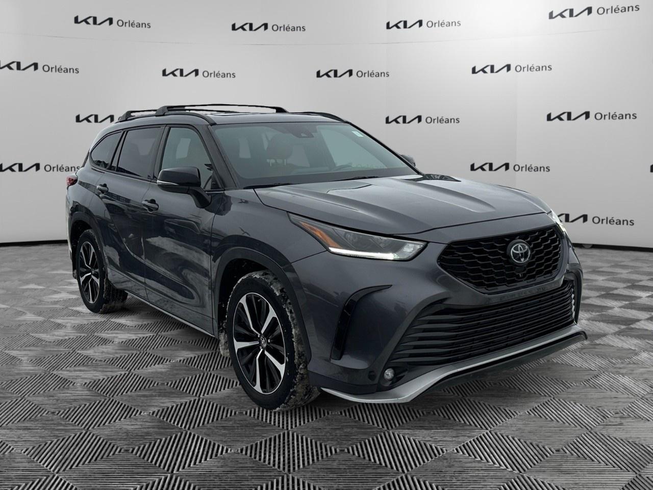 2022 Toyota Highlander XSE AWD Photo2