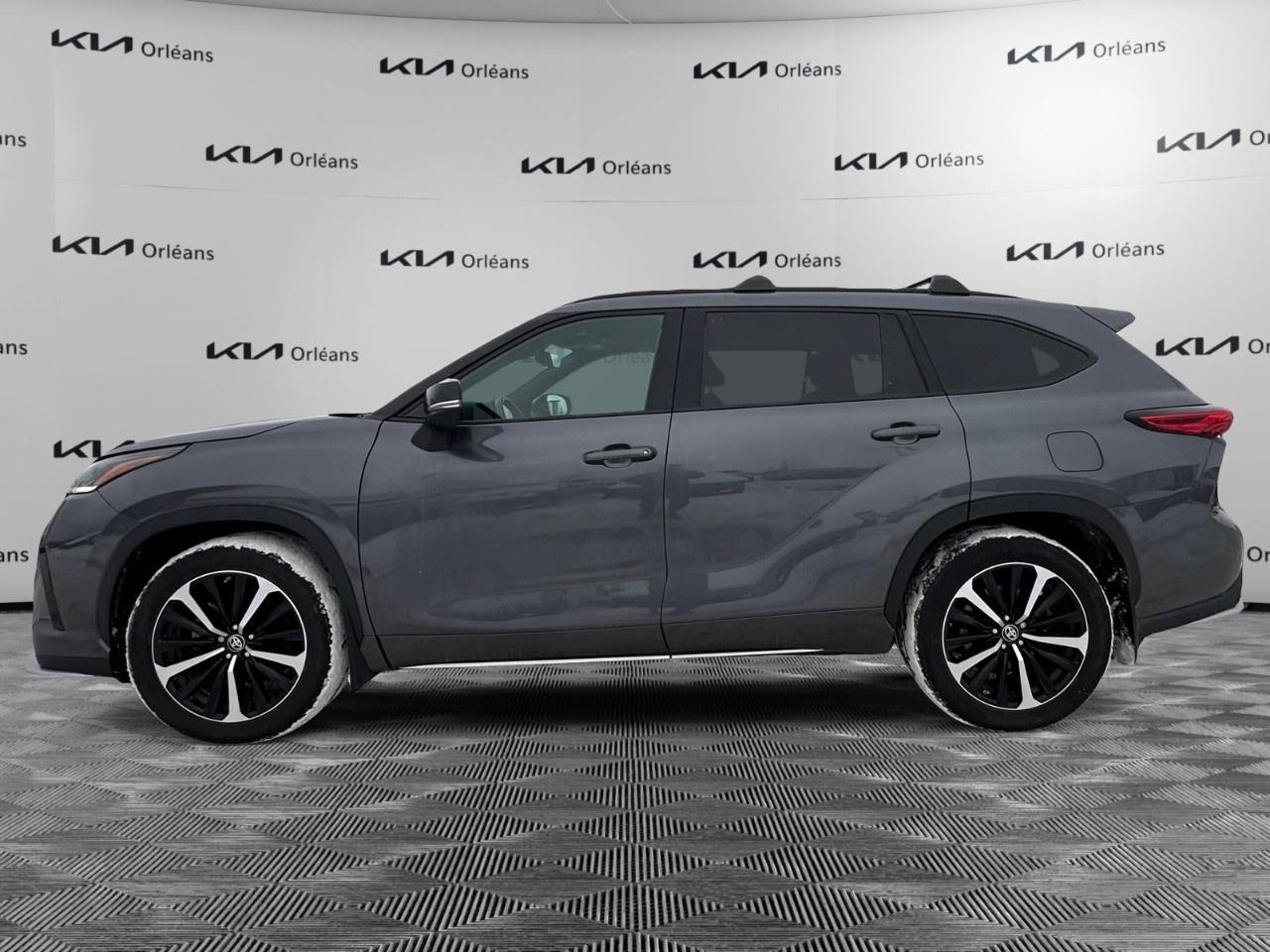 2022 Toyota Highlander XSE AWD Photo3