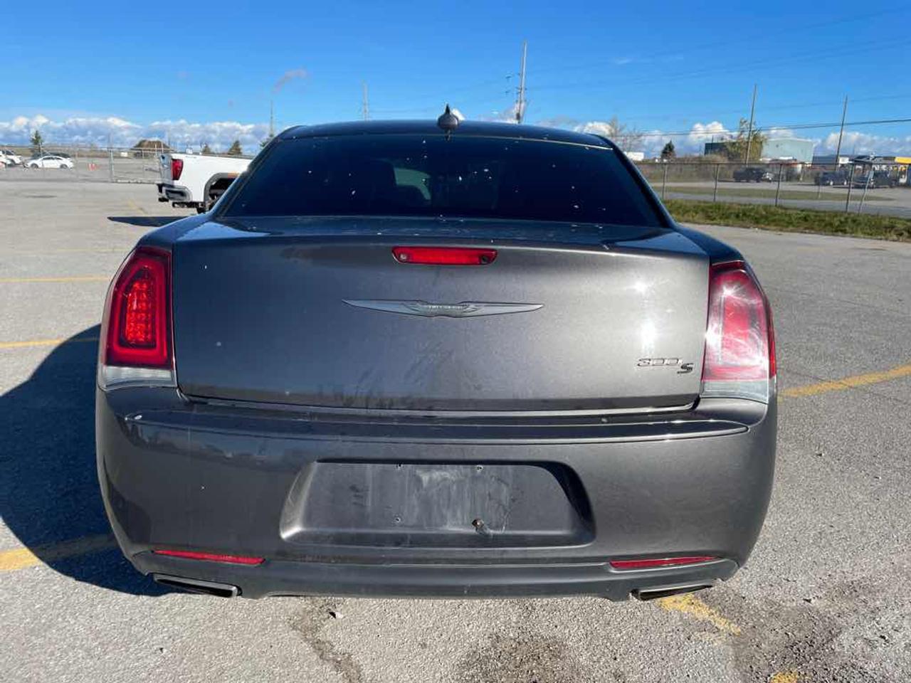 2018 Chrysler 300 S Photo4