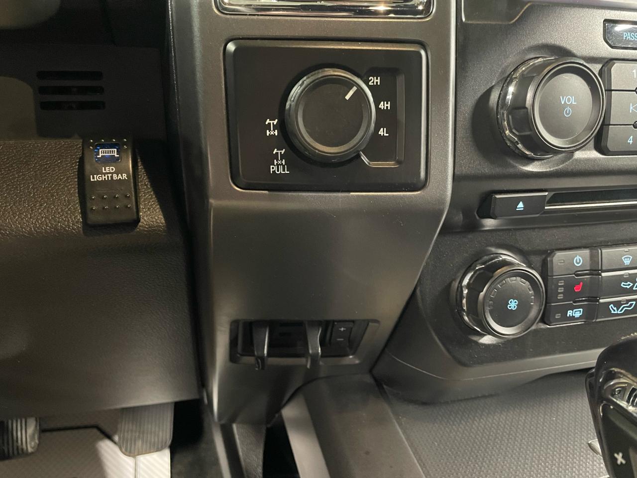 2015 Ford F-150 XLT Photo16