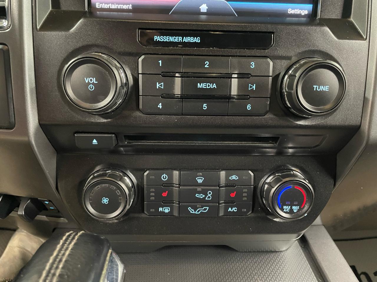 2015 Ford F-150 XLT Photo18