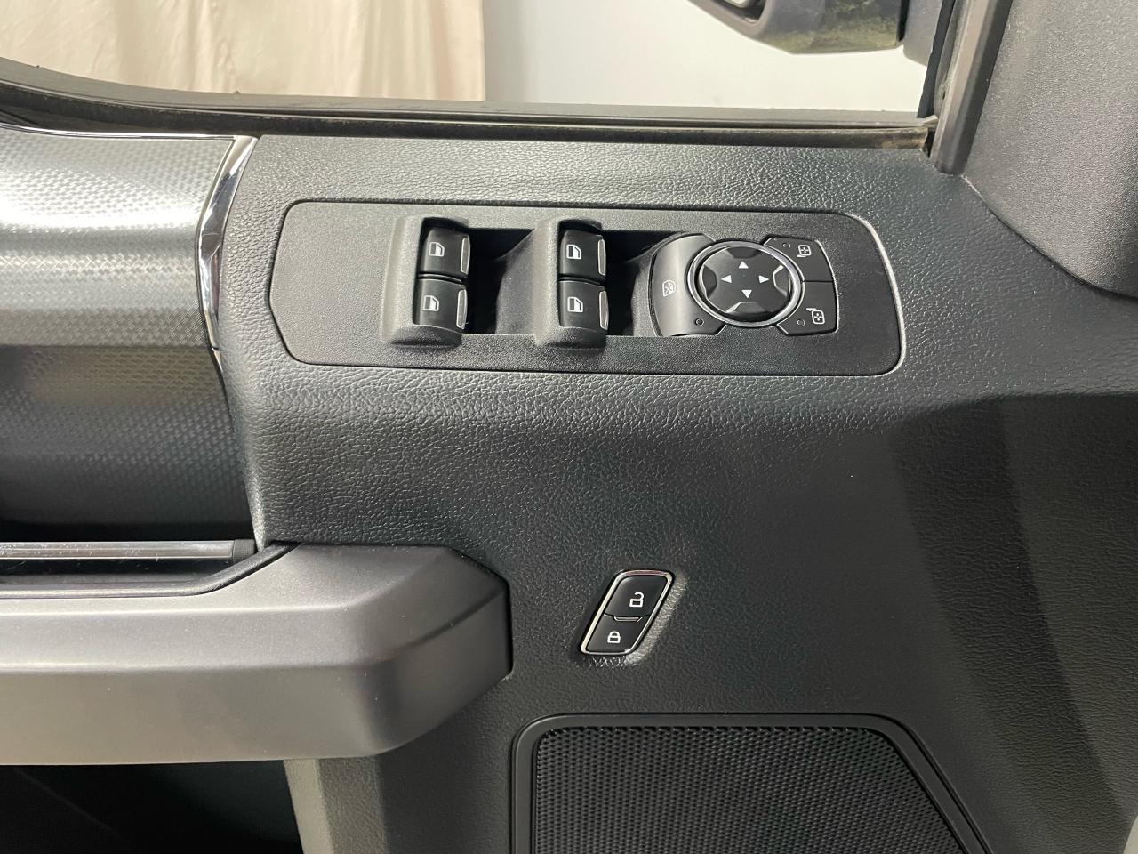 2015 Ford F-150 XLT Photo11