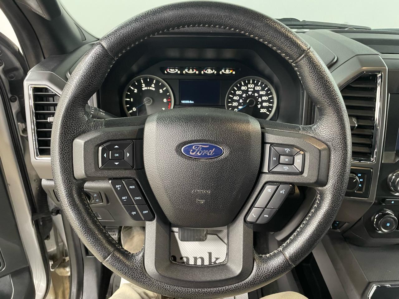 2015 Ford F-150 XLT Photo13