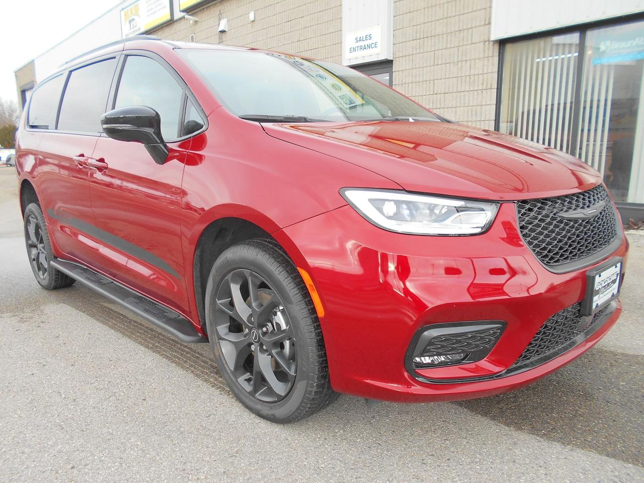 2026 Chrysler Pacifica S Limited-Wheelchair Accessible Rear Entry-Manual Photo