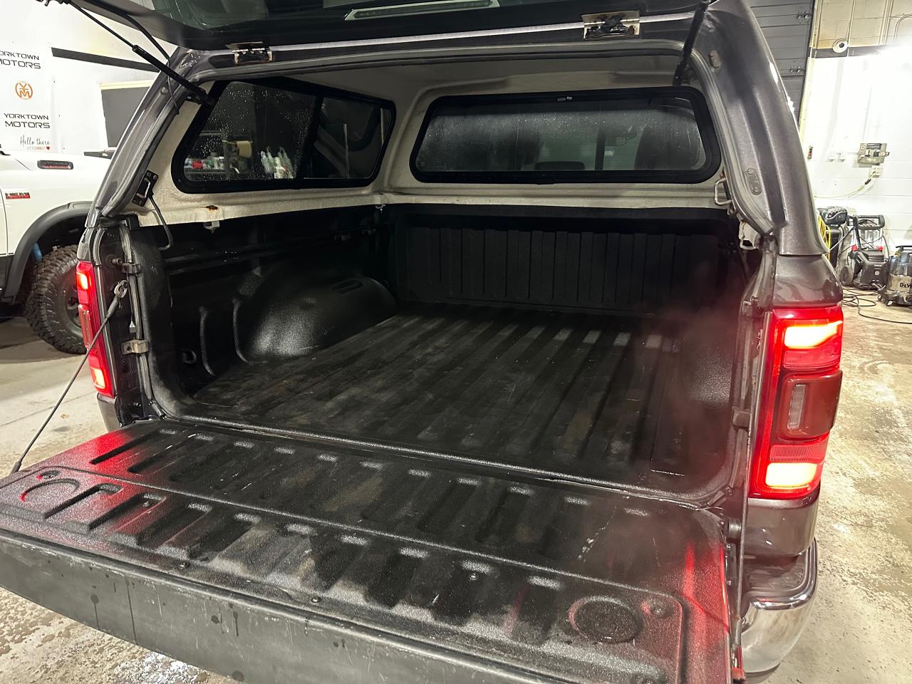 2021 RAM 1500 LARAMIE 5.7L V8 | CREW CAB | BOX COVER | LEATHER - Photo #21