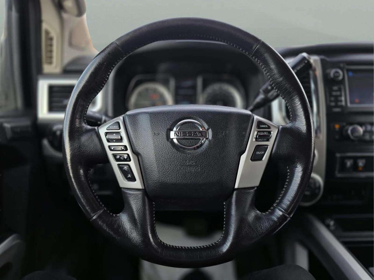 2018 Nissan Titan 4X4 CREW CAB PRO-4X - Photo #12